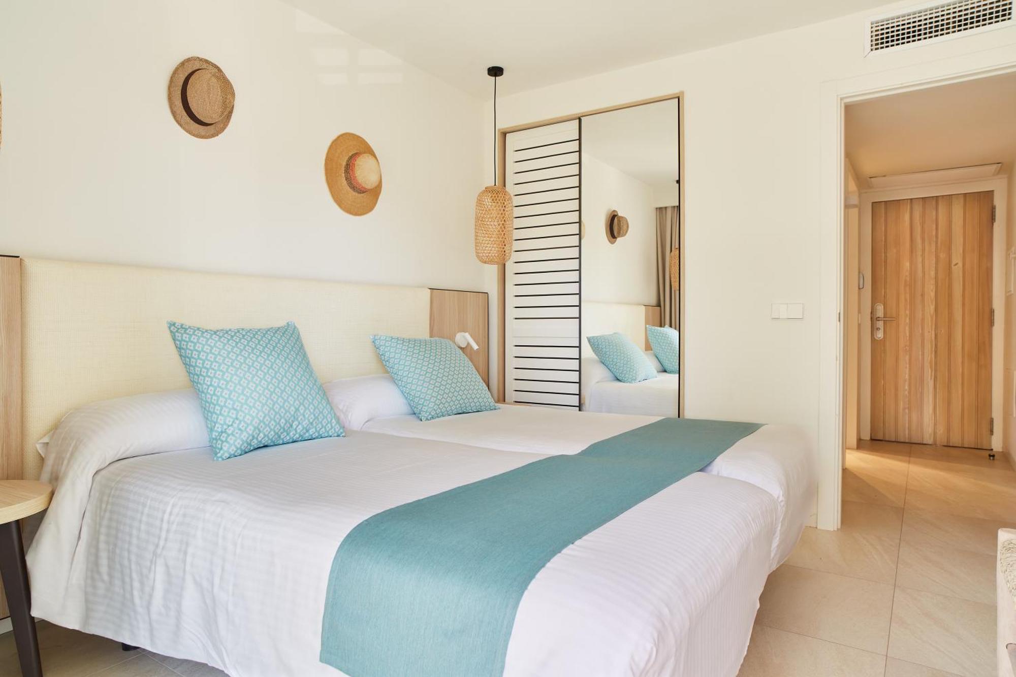 Apartamentos San Miguel Park & Esmeralda Mar Port de Sant Miguel Pokoj fotografie